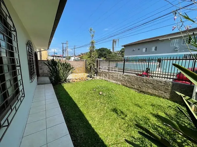 Casa com 360m² 3 quartos e 1 banheiro, à venda, no bairro Itaum em Joinville