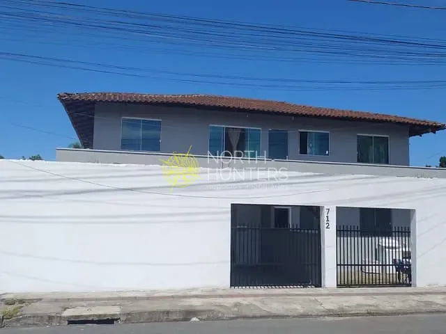 Casa com 350m² 8 quartos e 8 banheiros, à venda, no bairro Aventureiro em Joinville