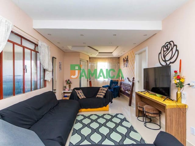 Casa 3 quartos e 2 banheiros, à venda, no bairro XAXIM em Curitiba