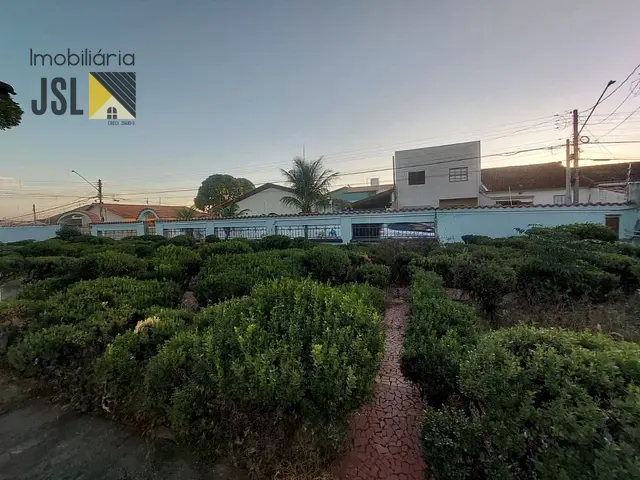 Casa com 1200m² 5 quartos e 2 banheiros, para alugar, no bairro Vila Resende em Caçapava