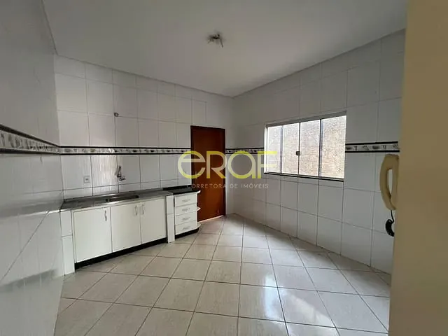 Casa com 300m² 2 quartos e 2 banheiros, à venda, no bairro Jardim Califórnia em Formosa