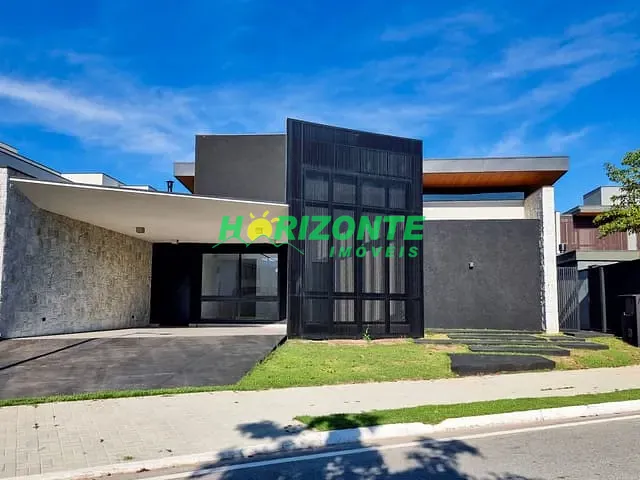 Casa com 620m² 4 quartos e 2 banheiros, à venda, no bairro Jardim do Golfe em São José dos Campos
