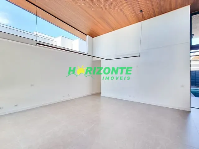 Casa com 620m² 4 quartos e 2 banheiros, à venda, no bairro Jardim do Golfe em São José dos Campos