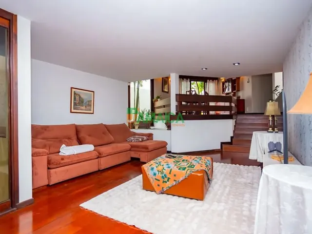 Casa 5 quartos e 11 banheiros, à venda, no bairro Rebouças em Curitiba
