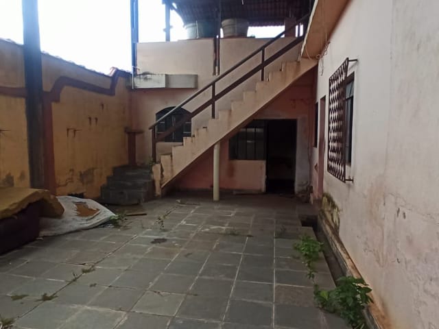 Casa com 385m² 3 quartos e 2 banheiros, à venda, no bairro João Pinheiro em Belo Horizonte