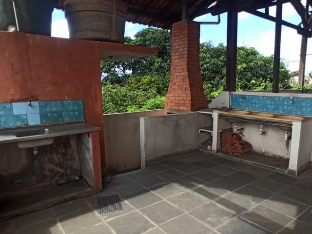 Casa com 385m² 3 quartos e 2 banheiros, à venda, no bairro João Pinheiro em Belo Horizonte