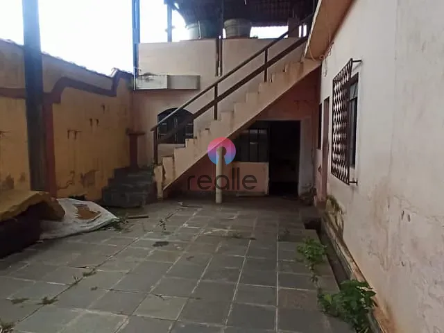 Casa com 385m² 3 quartos e 2 banheiros, à venda, no bairro João Pinheiro em Belo Horizonte