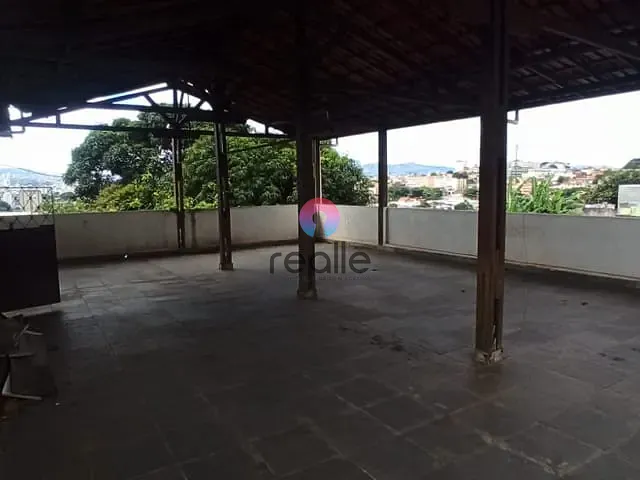 Casa com 385m² 3 quartos e 2 banheiros, à venda, no bairro João Pinheiro em Belo Horizonte