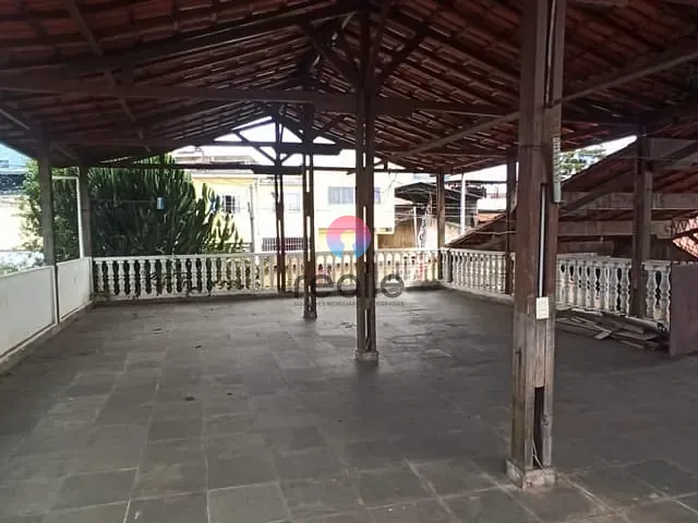 Casa com 385m² 3 quartos e 2 banheiros, à venda, no bairro João Pinheiro em Belo Horizonte