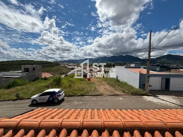 Casa com 210m² 4 quartos e 2 banheiros, à venda, no bairro Jardim Mirante em Andradas