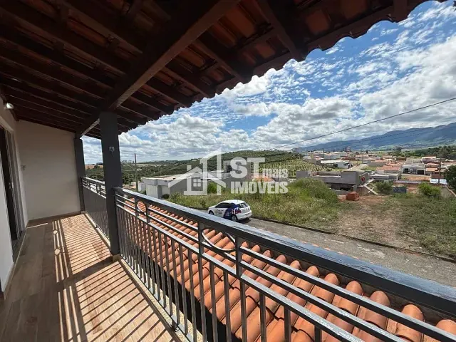 Casa com 210m² 4 quartos e 2 banheiros, à venda, no bairro Jardim Mirante em Andradas