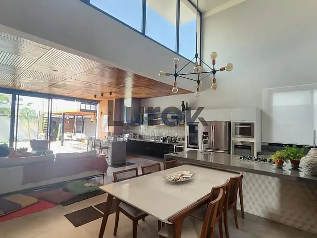 Casa com 480m² 3 quartos e 5 banheiros, à venda, no bairro Joapiranga em Valinhos