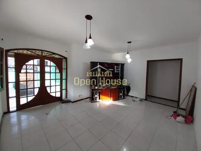 Casa com 408m² 3 quartos e 3 banheiros, à venda, no bairro Oficinas Velhas em Barra do Piraí