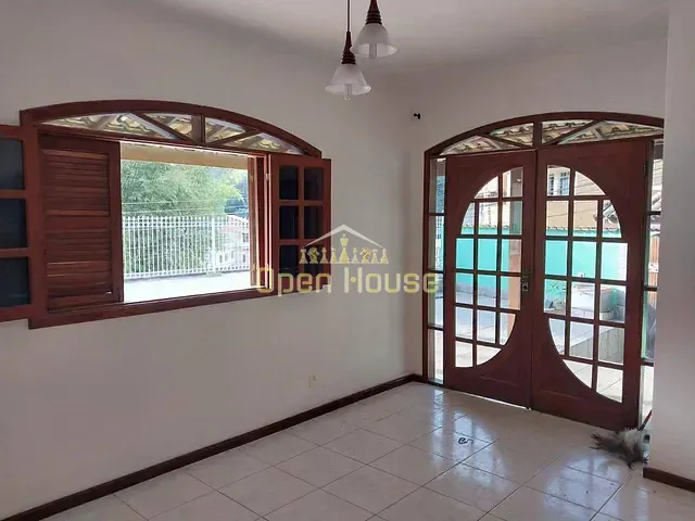 Casa com 408m² 3 quartos e 3 banheiros, à venda, no bairro Oficinas Velhas em Barra do Piraí