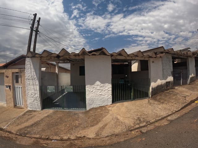 Foto do Casa - Casa com 2 dormitórios para alugar, 60 m² por R$ 1.100,00mês - Vila Fleming - São João da Boa Vista/SP | Zeladoria Imóveis & Condomínios