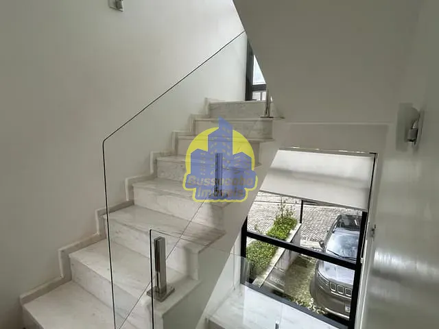 Casa com 171m² 3 quartos e 2 banheiros, à venda ou para alugar, no bairro Parque Rincão em Cotia