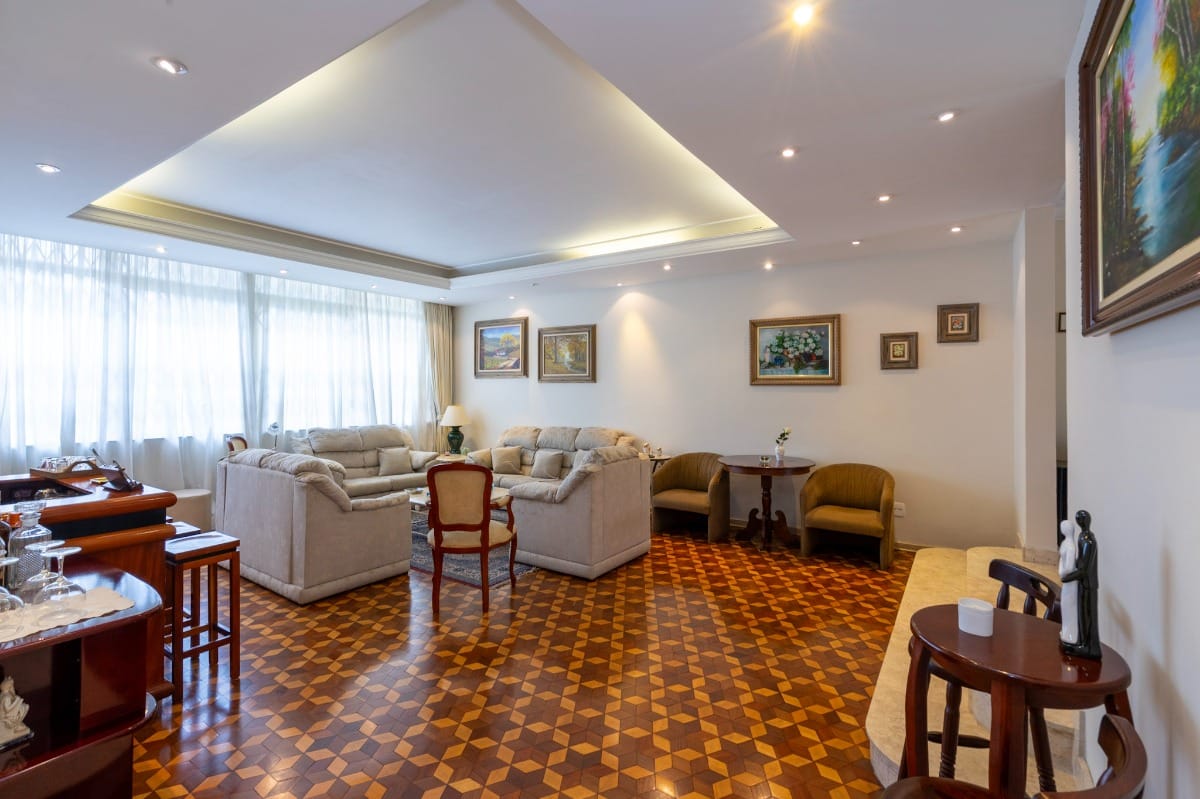 Casa para venda em Moema com 4 quartos, sendo 1 suíte , 375m²