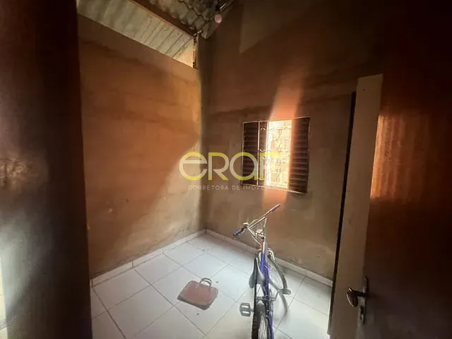 Casa com 10m² 4 quartos e 1 banheiro, à venda, no bairro Jardim Califórnia em Formosa