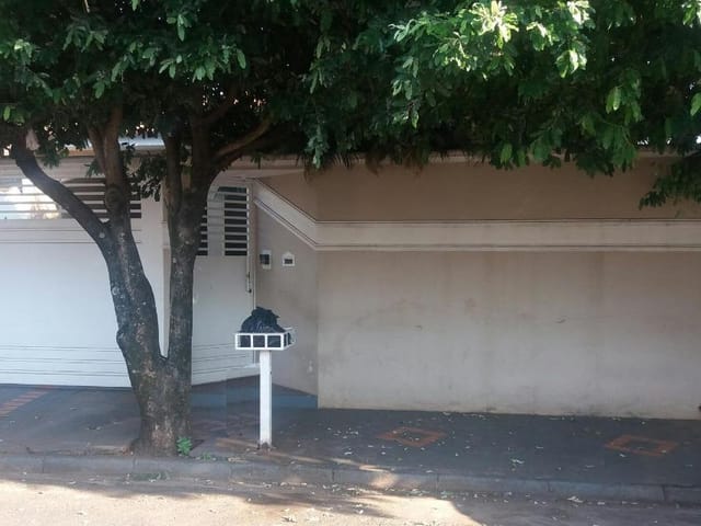 Casa com 305m² 3 quartos e 2 banheiros, à venda, no bairro Jardim Arco-Íris em Birigüi