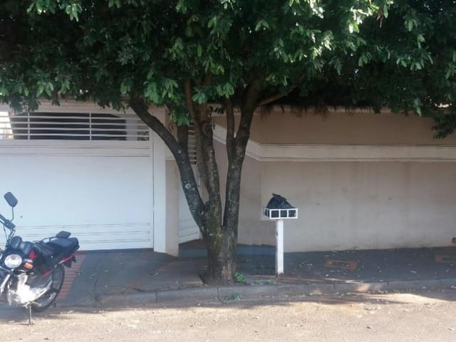 Casa com 305m² 3 quartos e 2 banheiros, à venda, no bairro Jardim Arco-Íris em Birigüi