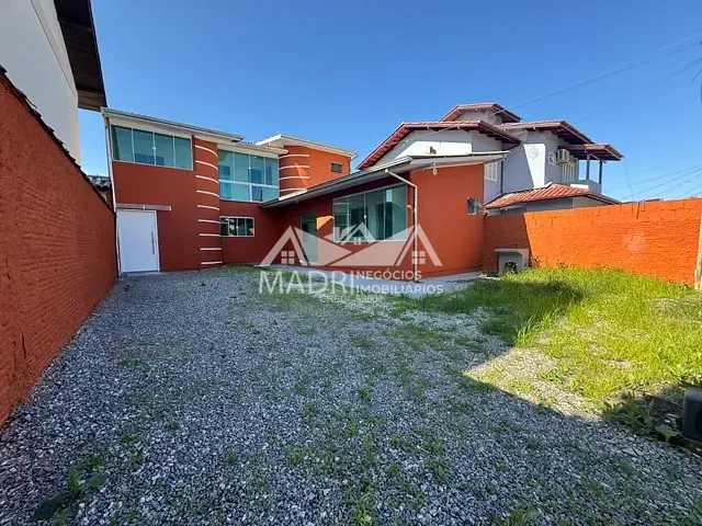 Casa 4 quartos e 3 banheiros, à venda, no bairro Forquilhas em São José