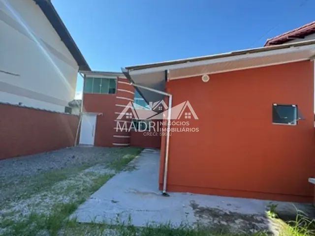 Casa 4 quartos e 3 banheiros, à venda, no bairro Forquilhas em São José