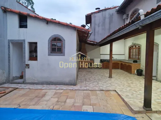 Casa com 284m² 4 quartos e 3 banheiros, à venda, no bairro Sam Remo em Volta Redonda