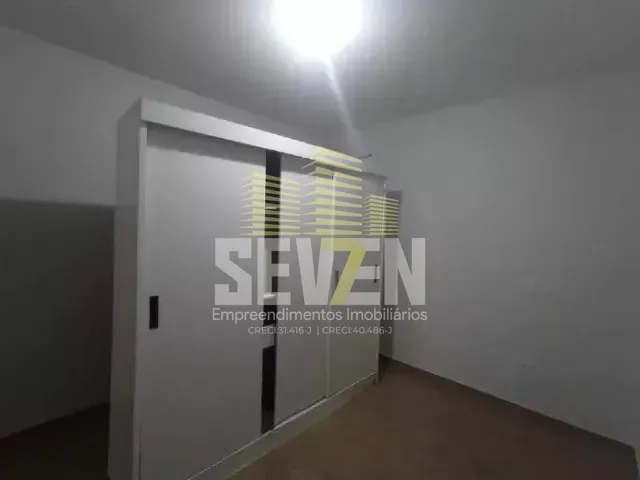 Casa com 240m² 1 quarto e 1 banheiro, para alugar, no bairro Vila Industrial em Bauru