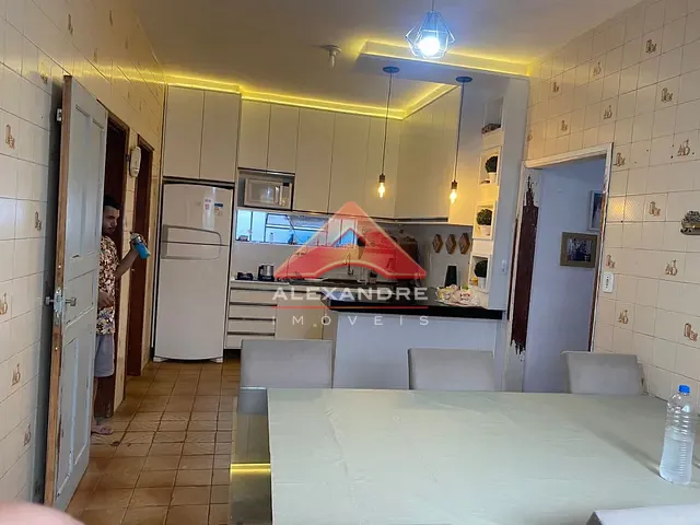Casa com 331m² 4 quartos e 4 banheiros, à venda, no bairro Vila Guarani em São José dos Campos