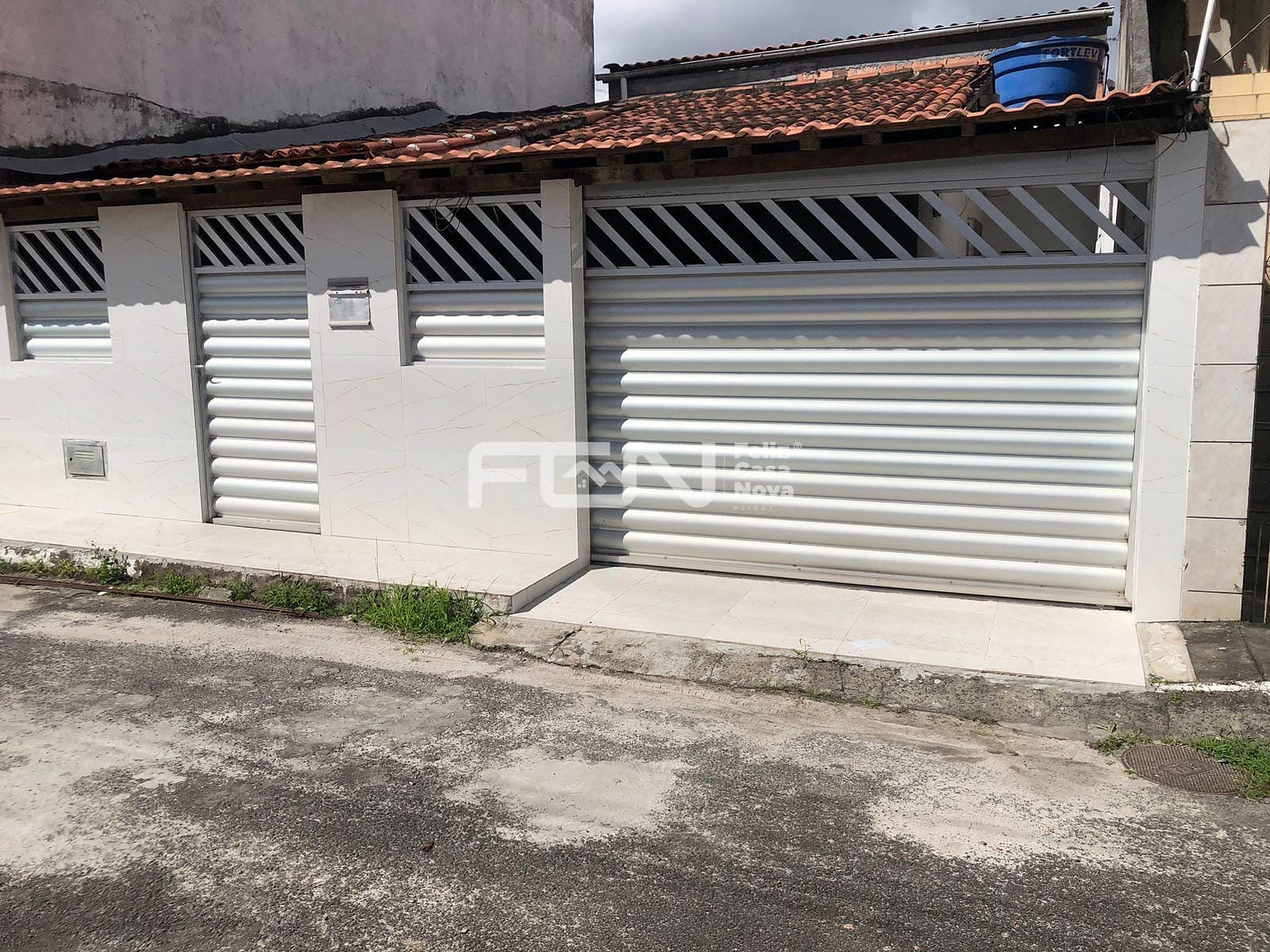 Casa à venda com 4 quartos, 80m² - Foto 2