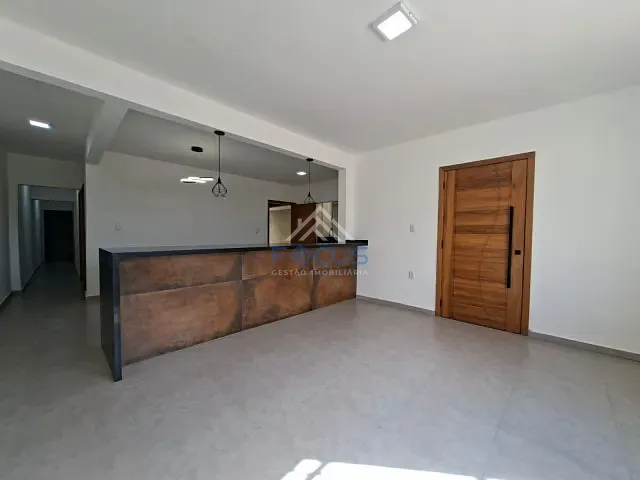 Casa 3 quartos e 2 banheiros, à venda ou para alugar, no bairro Jardim Pacaembu em Jundiaí