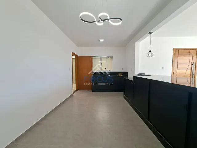 Casa 3 quartos e 2 banheiros, à venda ou para alugar, no bairro Jardim Pacaembu em Jundiaí