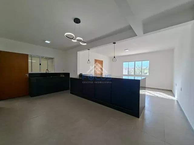 Casa 3 quartos e 2 banheiros, à venda ou para alugar, no bairro Jardim Pacaembu em Jundiaí