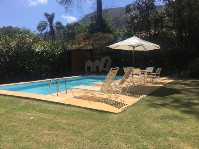 Casa com 3000m², à venda, no bairro Nogueira em Petrópolis