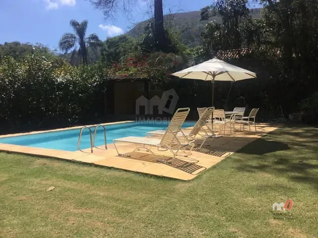 Casa com 3000m², à venda, no bairro Nogueira em Petrópolis