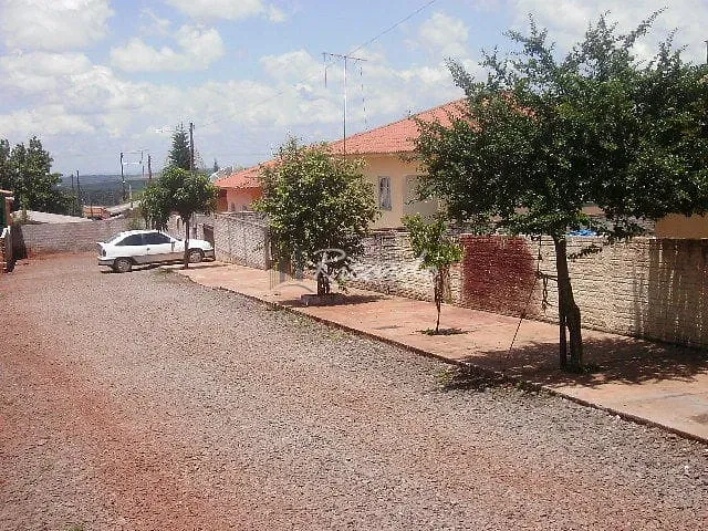 Casa 3 quartos e 2 banheiros, para alugar, no bairro Vila Sampaio em Arapongas