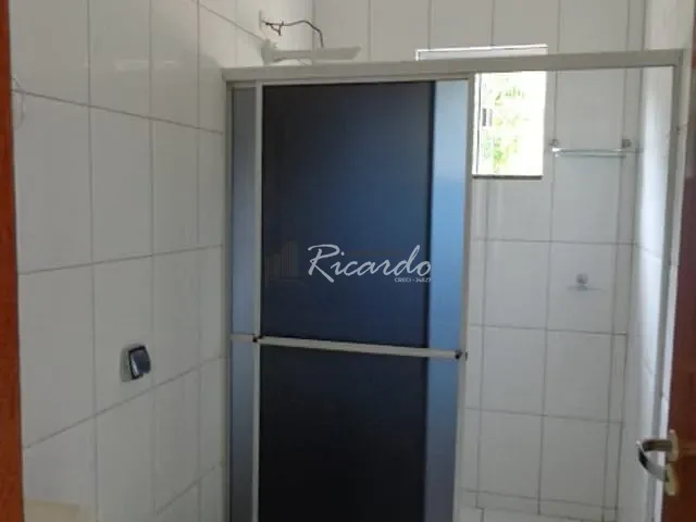 Casa 3 quartos e 2 banheiros, para alugar, no bairro Vila Sampaio em Arapongas