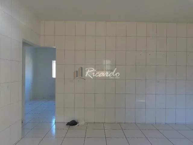 Casa 3 quartos e 2 banheiros, para alugar, no bairro Vila Sampaio em Arapongas