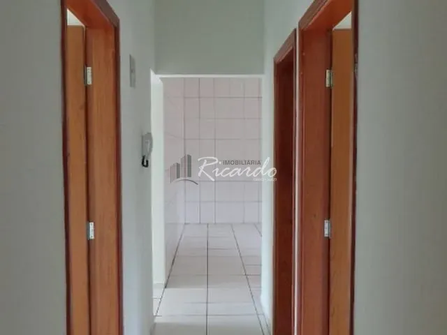 Casa 3 quartos e 2 banheiros, para alugar, no bairro Vila Sampaio em Arapongas