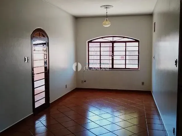 Casa com 300m² 2 quartos e 1 banheiro, à venda, no bairro Jardim Ricardo Duzzi em Artur Nogueira