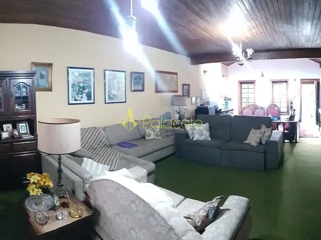 Casa com 2000m² 7 quartos e 5 banheiros, à venda, no bairro Campo Alegre em Pindamonhangaba