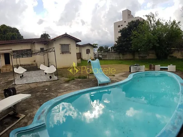 Casa com 2000m² 7 quartos e 5 banheiros, à venda, no bairro Campo Alegre em Pindamonhangaba