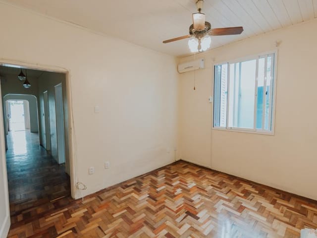Casa com 160m² 2 quartos e 2 banheiros, à venda, no bairro Centro em Pelotas