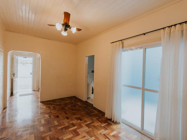 Casa com 160m² 2 quartos e 2 banheiros, à venda, no bairro Centro em Pelotas