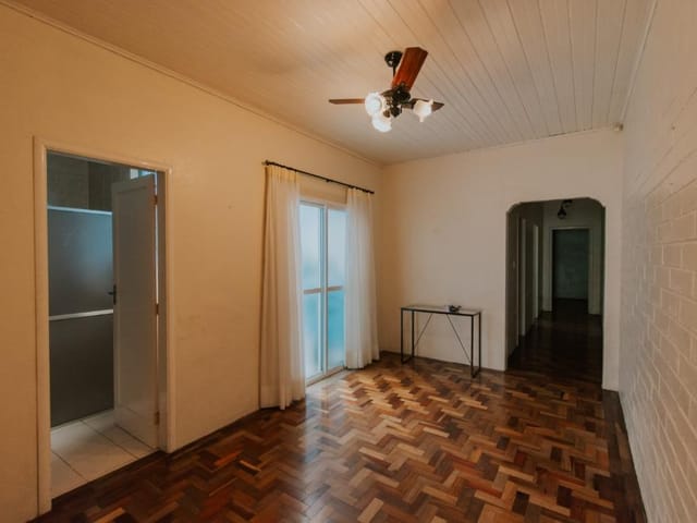 Casa com 160m² 2 quartos e 2 banheiros, à venda, no bairro Centro em Pelotas