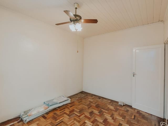Casa com 160m² 2 quartos e 2 banheiros, à venda, no bairro Centro em Pelotas