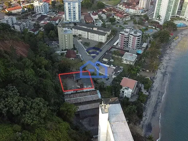 Casa com 1035m² 4 quartos e 2 banheiros, à venda, no bairro Prainha em Caraguatatuba
