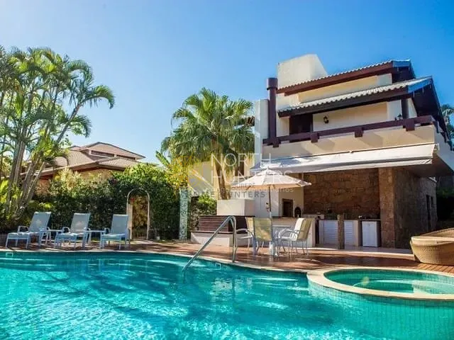 Casa com 1000m² 6 quartos e 9 banheiros, para alugar, no bairro Jurerê Internacional em Florianópolis