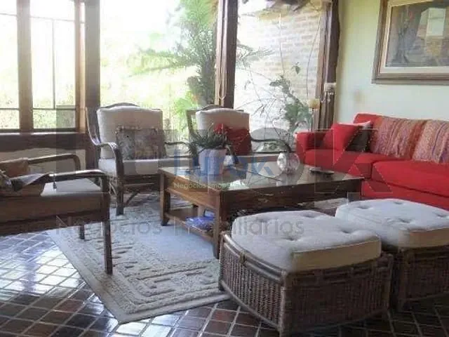 Casa com 1100m² 4 quartos e 6 banheiros, à venda, no bairro Joapiranga em Valinhos