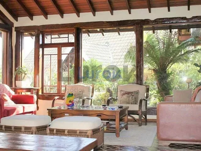 Casa com 1100m² 4 quartos e 6 banheiros, à venda, no bairro Joapiranga em Valinhos